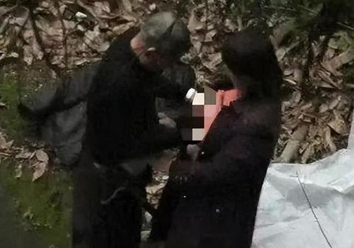 西藏大爷吃瓜事件视频在线观看,一场网络热议的视觉盛宴