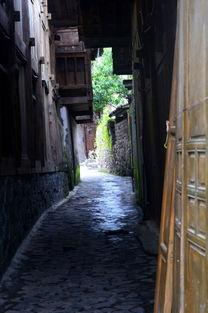 磨西古镇吃瓜事件视频播放,一场引发热议的网络视频风波